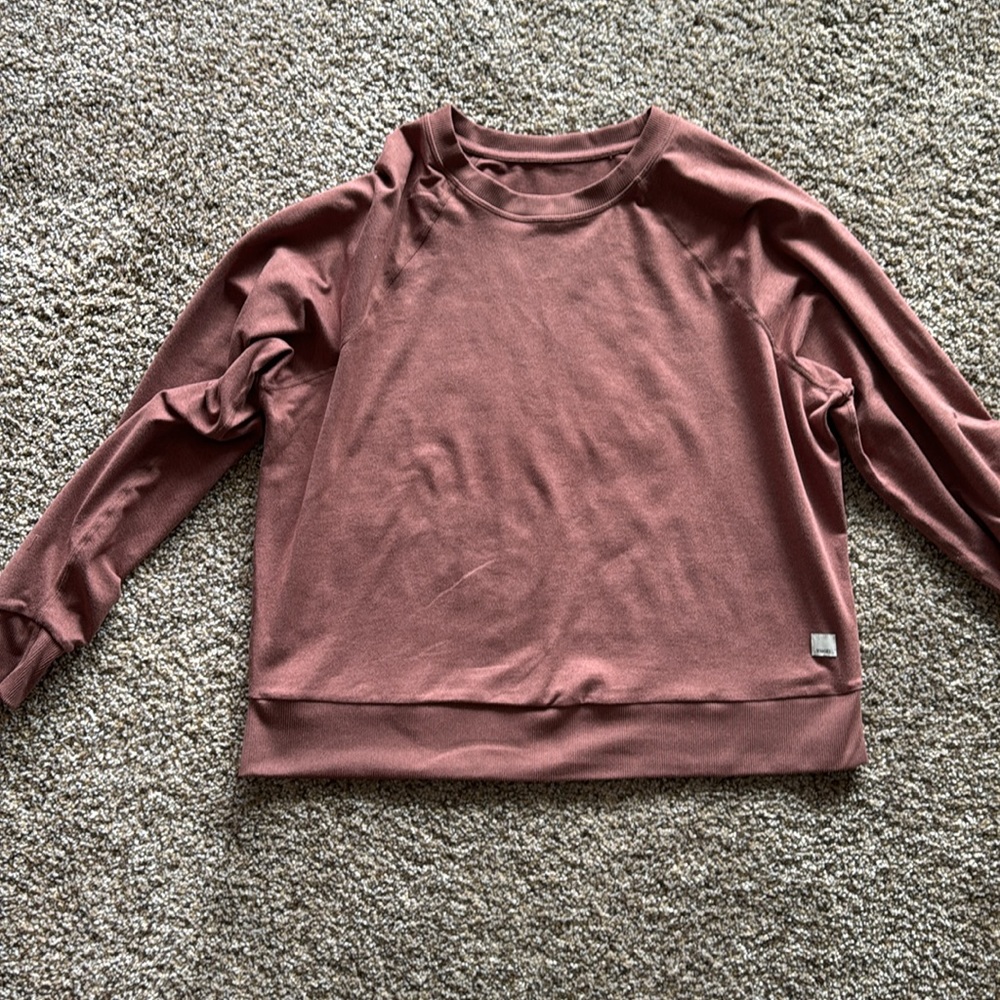 Vuori long sleeve halo crew small tan/caramel color
